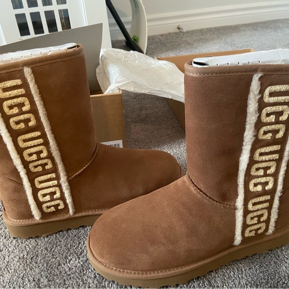 UGGS boots, was a gift and  the wrong size, haven’t been worn at all - Picture 3 of 4